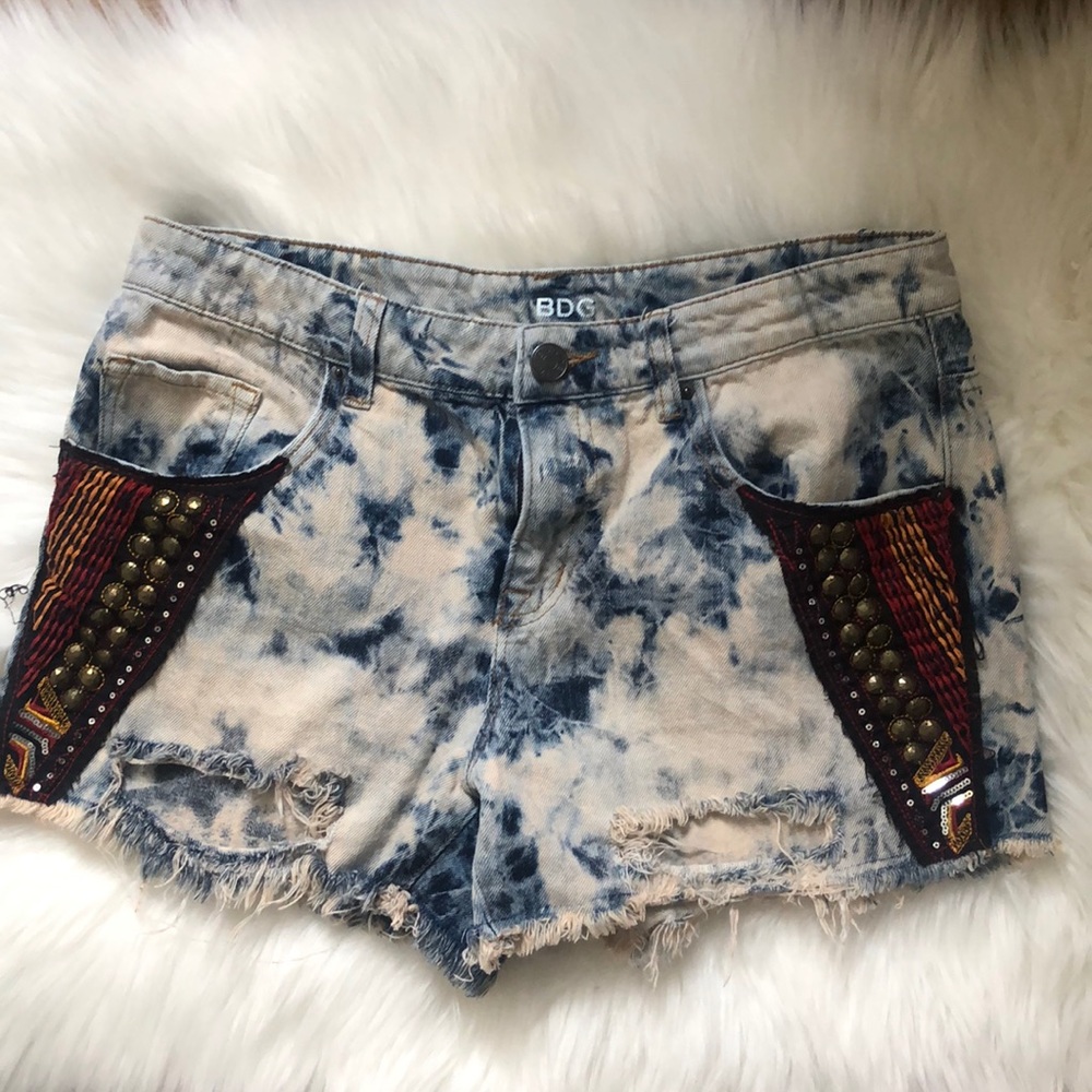 Awesome High waisted distressed festival shorts